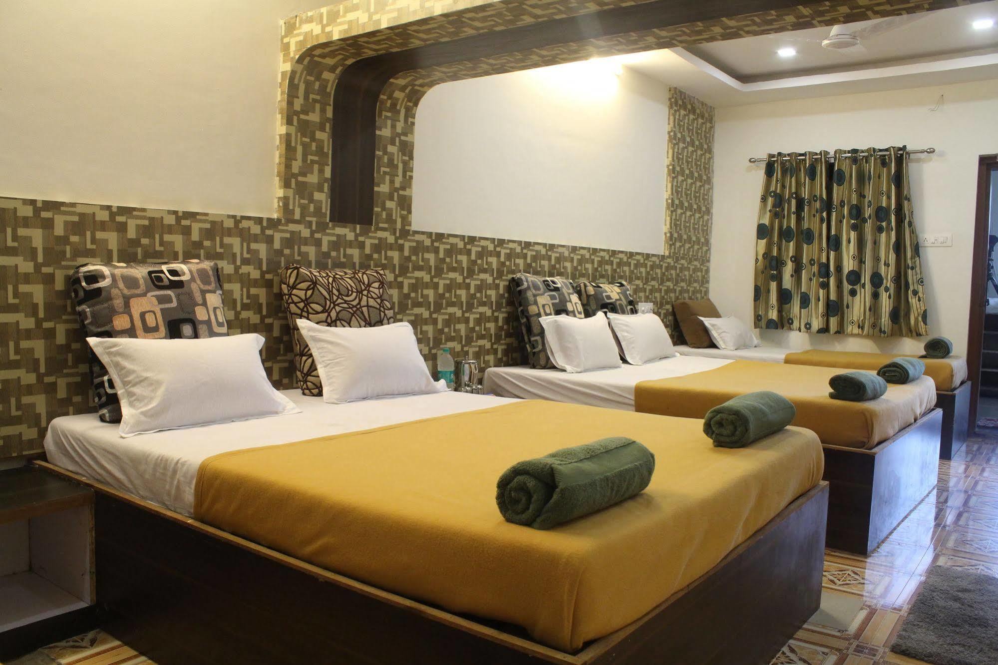 Hotel Malhar Palace Shirdi Exterior foto
