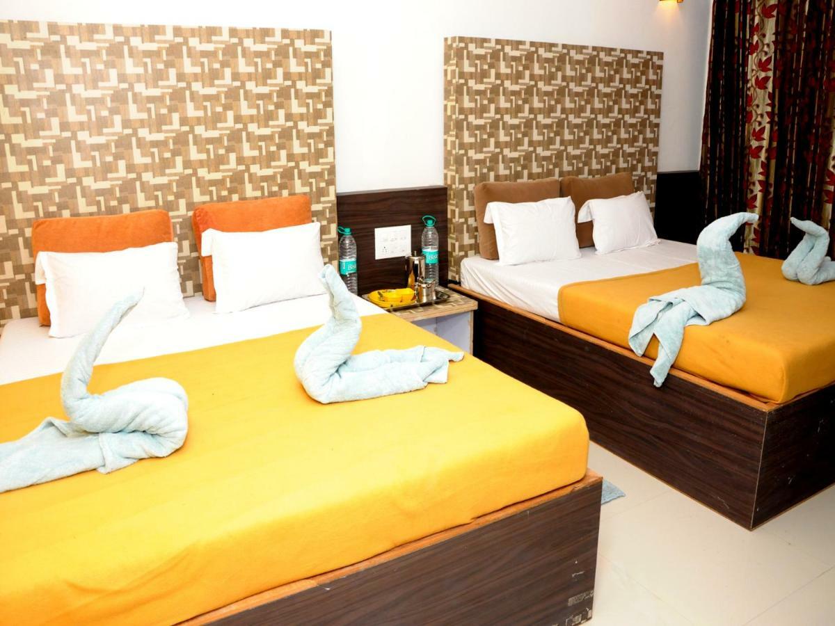 Hotel Malhar Palace Shirdi Exterior foto