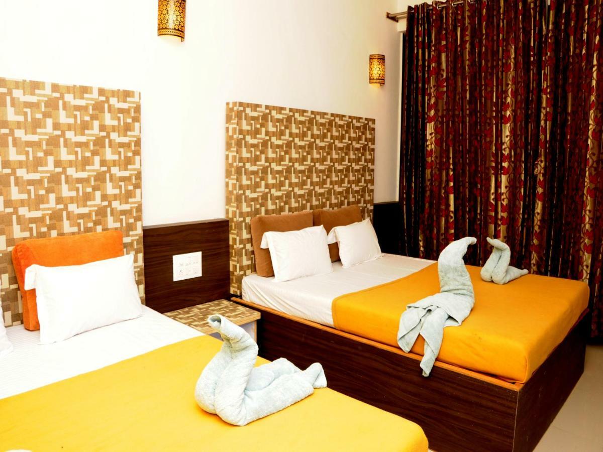 Hotel Malhar Palace Shirdi Exterior foto